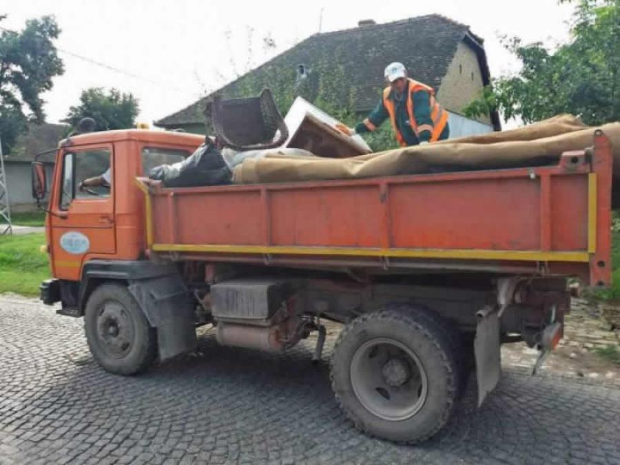 Akcija odvoženja kabastog smeća iz sela apatinske opštine
