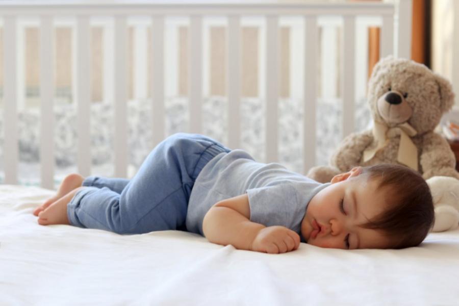 GREŠKE RODITELJA KOJE UTIČU NA DETETOV SAN: Ovih 6 stvari izbacite i svi će mirno spavati! Počnite od rođenja bebe