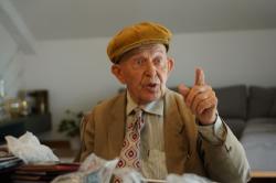 Dušan Pejin iz Čonoplje u 85. godini sprema doktorat, ima najbolje ocene i savršen recept za lako učenje