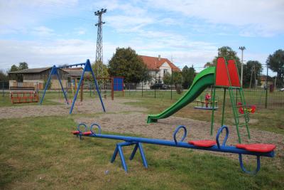 Uređeno dečije igralište i sportski tereni na Čonopljanskom putu