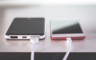 Stručnjaci otkrivaju: Kako puniti telefon da baterija traje duže