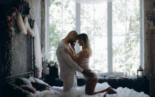 Nesigurni muškarci u seksu uporno pokušavaju da izvedu samo ovu stvar
