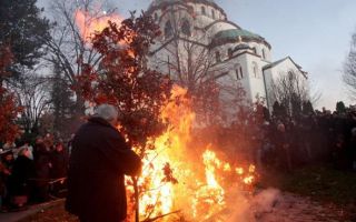 NARODNA VEROVANJA ZA BOŽIĆ: Evo šta će vam doneti ljubav i novac, a šta ne smete da uradite