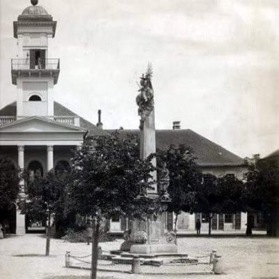 Spomenik Svetom Trojstvu i Gradska kuća u Somboru