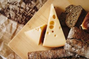 Nutricionisti upozoravaju: Ovo je najnezdravija vrsta sira