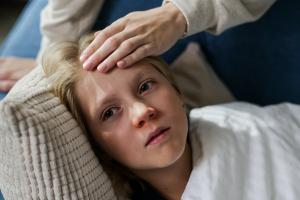 Virus se i dalje širi Srbijom, na snazi zabrane: Ako ovo osetite, hitno kod lekara