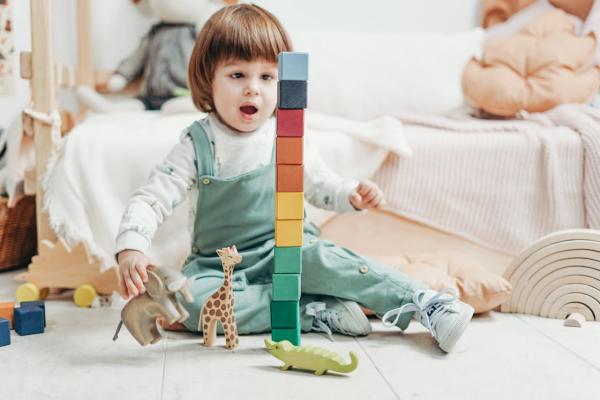 Pet stvari koje vaše dete uči kada vi mislite da se samo igra