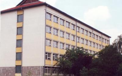 Učenici Srednje ekonomske škole u Somboru danas bojkotuju nastavu kao vid podrške i solidarnosti sa Dijanom Hrkom