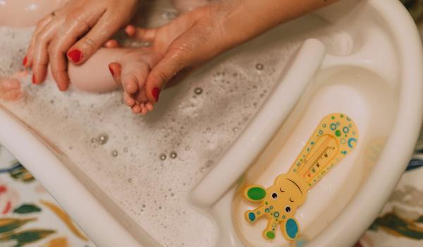 Dermatolog savetuje: Koliko često treba kupati bebe i malu decu?