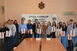 Uručeni ugovori somborskim studentima stipendistima