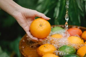 Ako imate modrice, a niste sigurni da ste se udarili – nedostatak jednog vitamina bi mogao da bude razlog