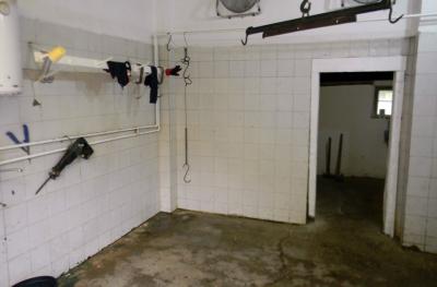 Otkrivena nelegalna klanica u Ratkovu: Zaplenjeno 30 tona mesa, jedna osoba uhapšena, za drugom se traga (FOTO)