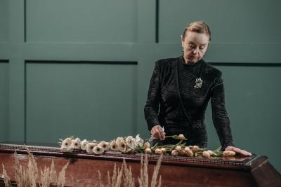 Devojčica se ubila posle onlajn zlostavljanja; Majka objavila fotografije sa sahrane pa izazvala buru