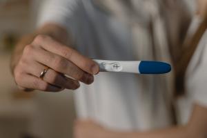 5 ranih simptoma koji ukazuju na trudnoću! Nije samo IZOSTANAK ciklusa
