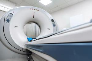 Magnetna rezonanca "usisala" čoveka, preminuo od zadobijenih povreda