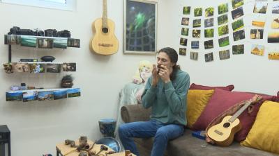 Instrumenti sa svih strana sveta u domu Somborca koji živi muziku