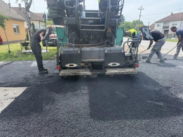 SPAJAJU SE BATINSKA ULICA I BEZDANSKI SALAŠI Završni radovi na novoj biciklističkoj stazi u Somboru, sledi postavljanje signalizacije