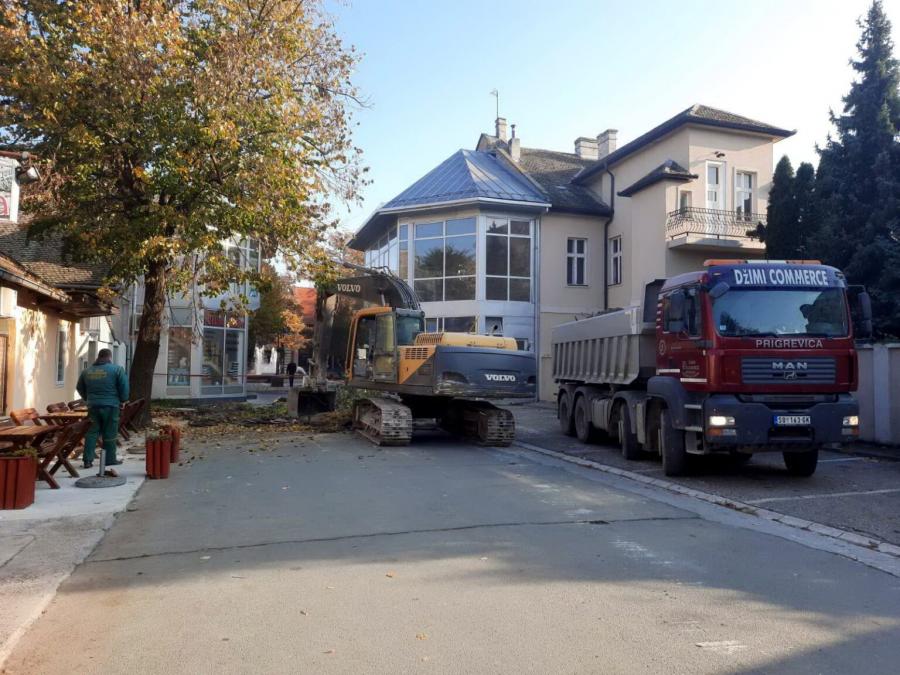 Počela rekonstrukcija parkinga između ulica Duška Trifunovića i Srpskih Vladara