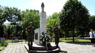 Odavanje pošte borcima za slobodu, obelešen dan pobede nad fašizmom