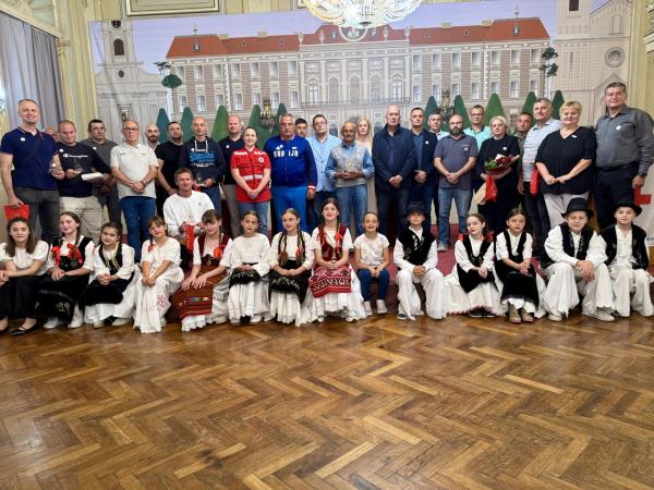 Počeli radovi na održavanju puta između Srpskog Miletića i Odžaka