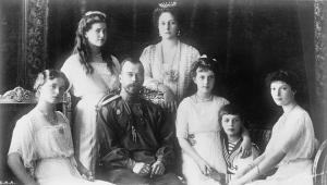 Šta su članovi PORODICE ROMANOV poklanjali jedni drugima za BOŽIĆ: Sluge su imale POSEBNU JELKU, a o darovima POSLEDNJE RUSKE CARICE još se priča