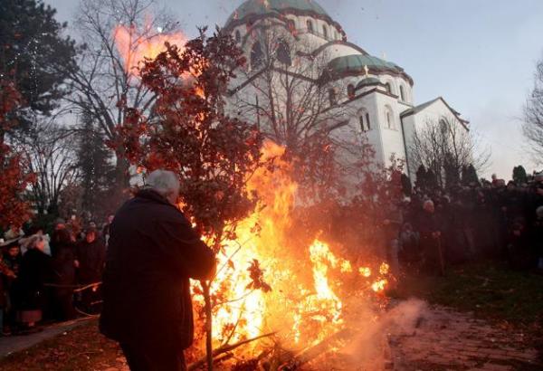 NARODNA VEROVANJA ZA BOŽIĆ: Evo šta će vam doneti ljubav i novac, a šta ne smete da uradite