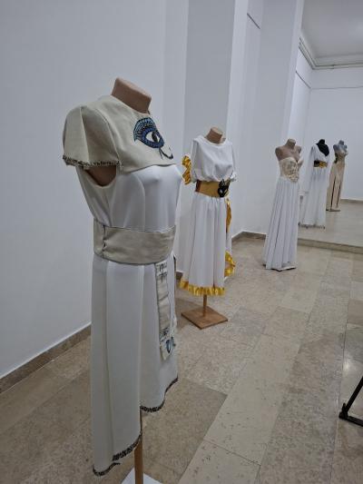 Izložba "Egipatski modni tragovi" u galeriji "Meander" u Apatinu