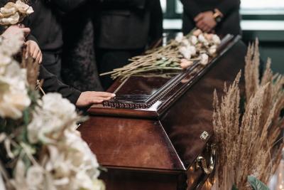 Šta znači kada sanjate mrtvu osobu? Kažu da vam duša šalje važan znak, a ova jaka poruka se krije iza toga