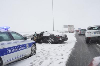 Tri vozača u Srbiji nastradala za samo nekoliko sati: Ovo su saveti za vožnju na snegu koji vam mogu sačuvati glavu na ramenima