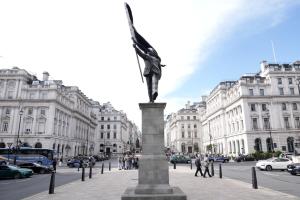 Kako je Benksi postavio statuu u centru Londona