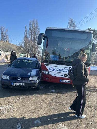 Sudar autobusa "Severtransa" i automobila u Srbobranu