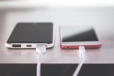 Stručnjaci otkrivaju: Kako puniti telefon da baterija traje duže