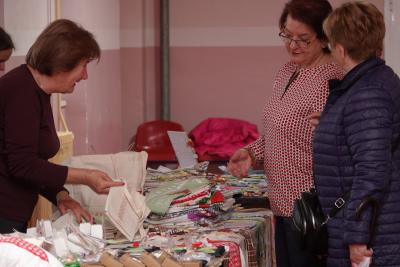 Izložba humanitarnog karaktera „Predpraznička čarolija“ u Somboru