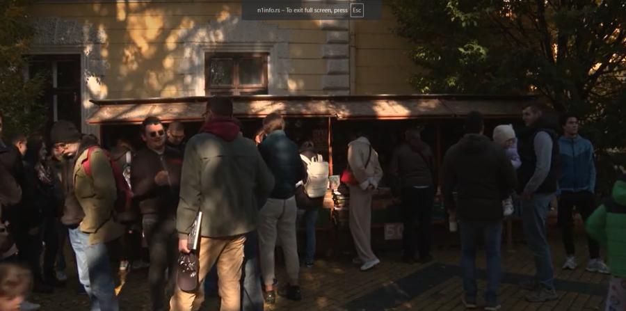 Knjižaru iz Sombora inspekcija naredila da ukloni štand jer narušava ambijent grada