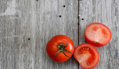 Kako da provalite da je paradajz pun hemije – samo obratite pažnju na ovaj deo