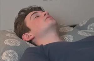 Isprobao je vojnu metodu spavanja koja vas uspava “za dva minuta”: Evo da li stvarno radi