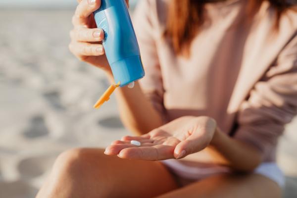Dermatolog otkriva koliko kreme za sunčanje treba naneti da bi imala zaštitni efekat