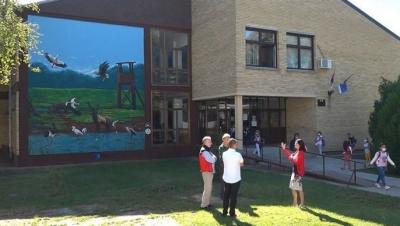 MURAL U ČAST PRIRODE: Oslikana zgrada osnovne škole u Bačkom Monoštoru kod Sombora