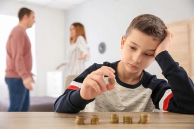 Kad roditelj ne plaća alimentaciju, pa to učini država: Hoće li deca morati da vraćaju dugove?