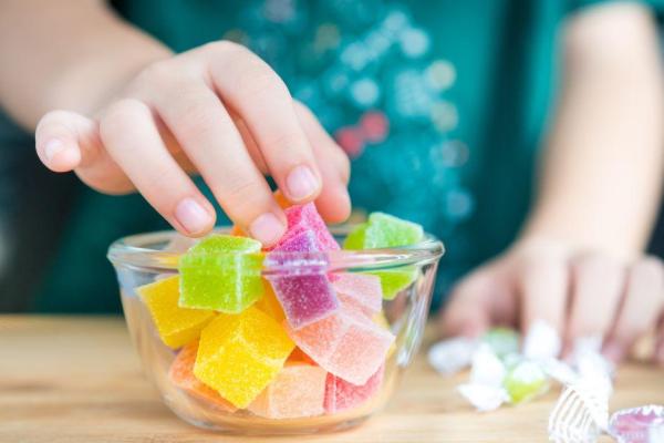 Da li deca postaju hiperaktivna zbog šećera?