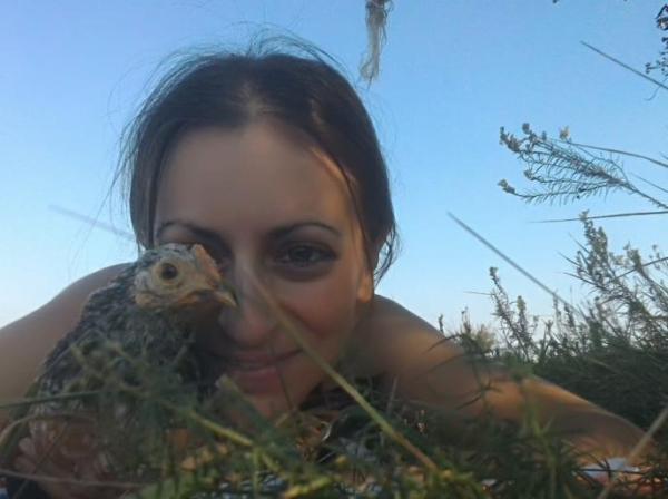 Eleonora se preselila iz Italije u Sombor pa u Svilojevo: Udala se i pronašla sreću, sa decom muze koze i pravi sir