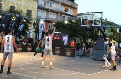 U SOMBORU ODRŽAN BASKET TURNIR NA TRGU SVETOG ĐORĐA U finalu Vukovi bolji od Džokеra