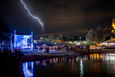 Metal, pank, psihodelija i hard rok na apatinskoj plaži