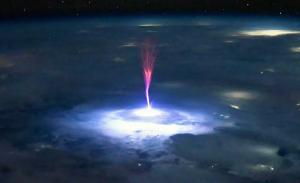 Astronauti ostali u šoku - na nebu iznad Amerike snimili prizor koji ni naučnici ne mogu do kraja da objasne (VIDEO)