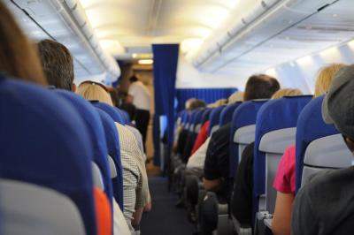Stjuardesa otkrila najgore piće koje možete da naručite u avionu