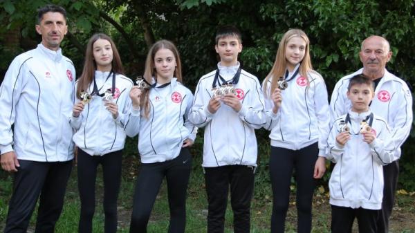 Više medalja na međunarodnom karate turniru