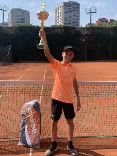 Dvanaestogodišnji Somborac Aleksa Mirković mlada nada tenisa