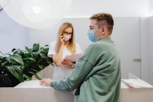 Sve veći broj kancera kod mladih: Doktor apeluje da se reguje i na naizgled bezazlene simptome