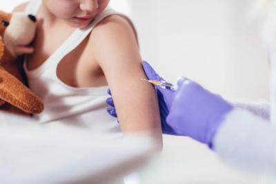 Konfuzija zbog spornih BSŽ vakcina koje je primilo više od 10.000 beba: Roditelji godinu dana ne znaju da li su im deca zaštićena od opasne bolesti
