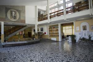 Apatin raspisao konkurse za stipendije i smeštaj učenika